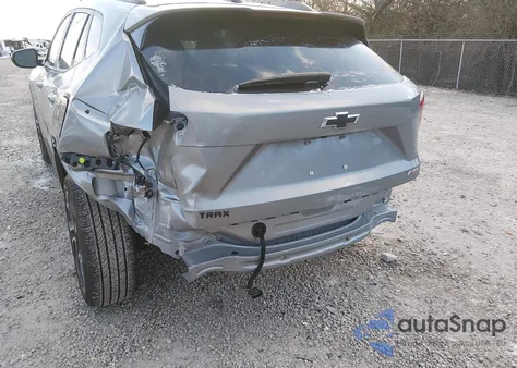 2025 Chevrolet Trax Fwd 2Rs z USA, uszkodzony, nr VIN KL77LJEP9SC301883